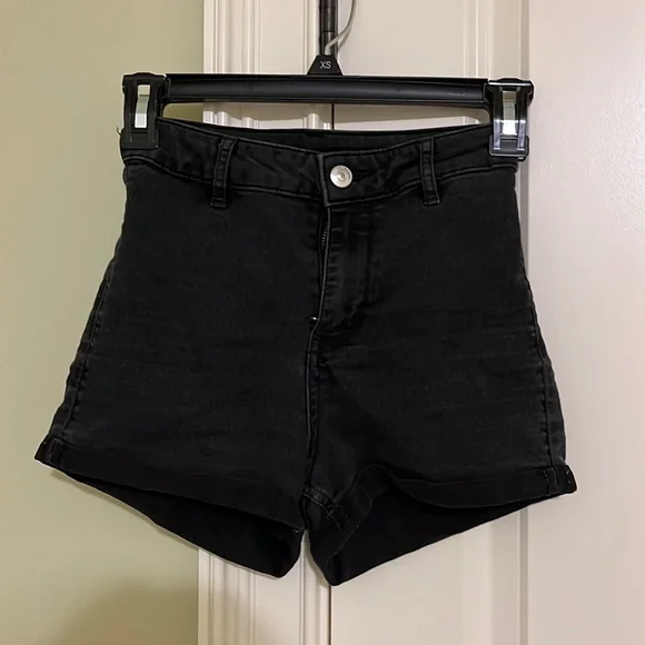 H&m divided 2025 high waisted shorts